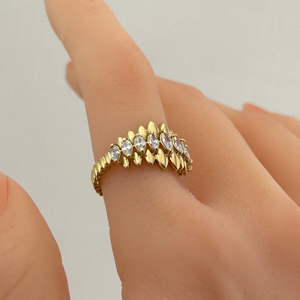 IMG_3301 خاتم ذهب عيار 18 بفصوص بيضاوية بتصميم إيطالي فاخر من جولدانا