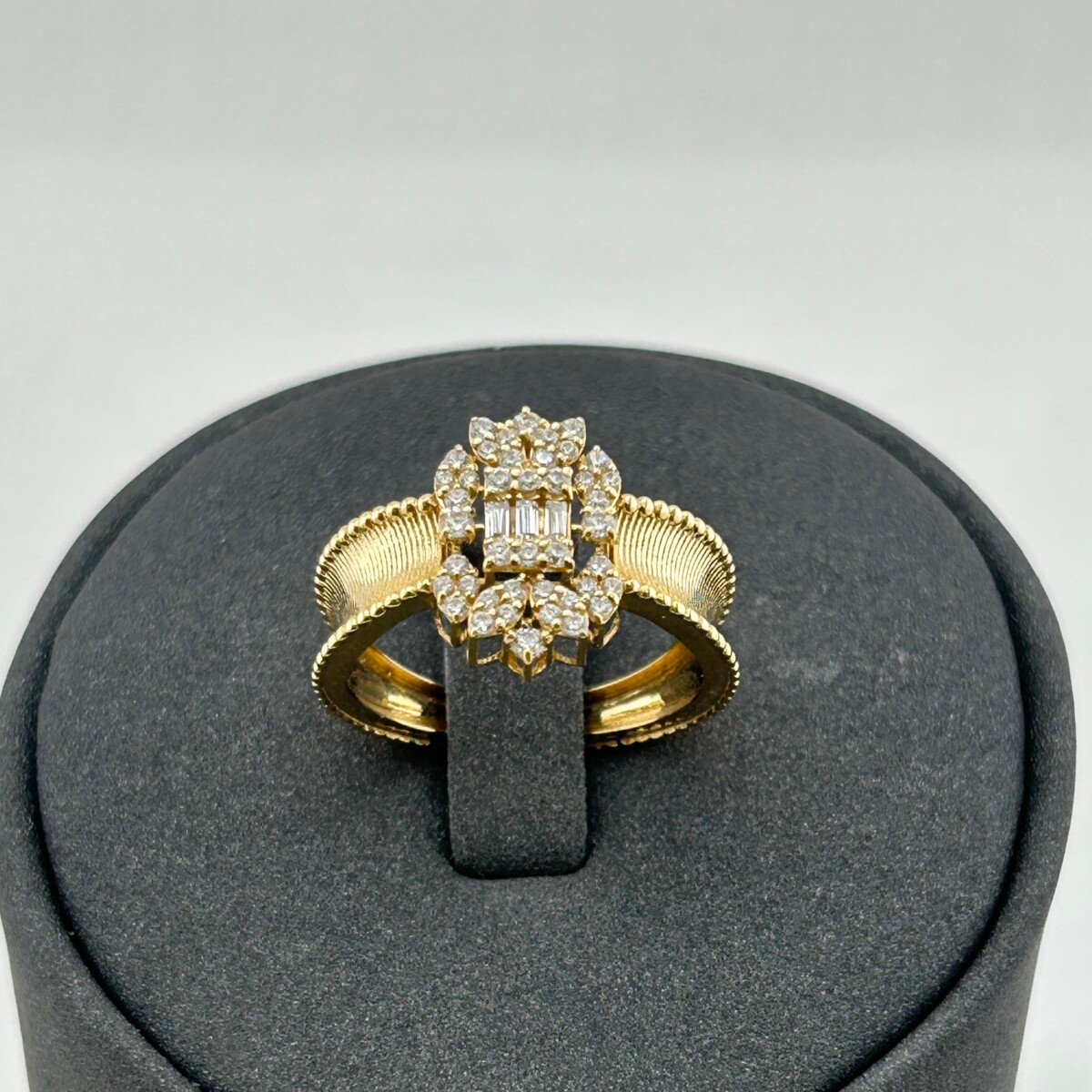 خاتم ذهب عيار 18 بتصميم وردة مرصعة من جولدانا بفصوص زركون فاخرة