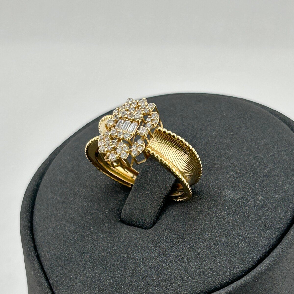 IMG_3312 خاتم ذهب عيار 18 بتصميم وردة مرصعة من جولدانا بفصوص زركون فاخرة