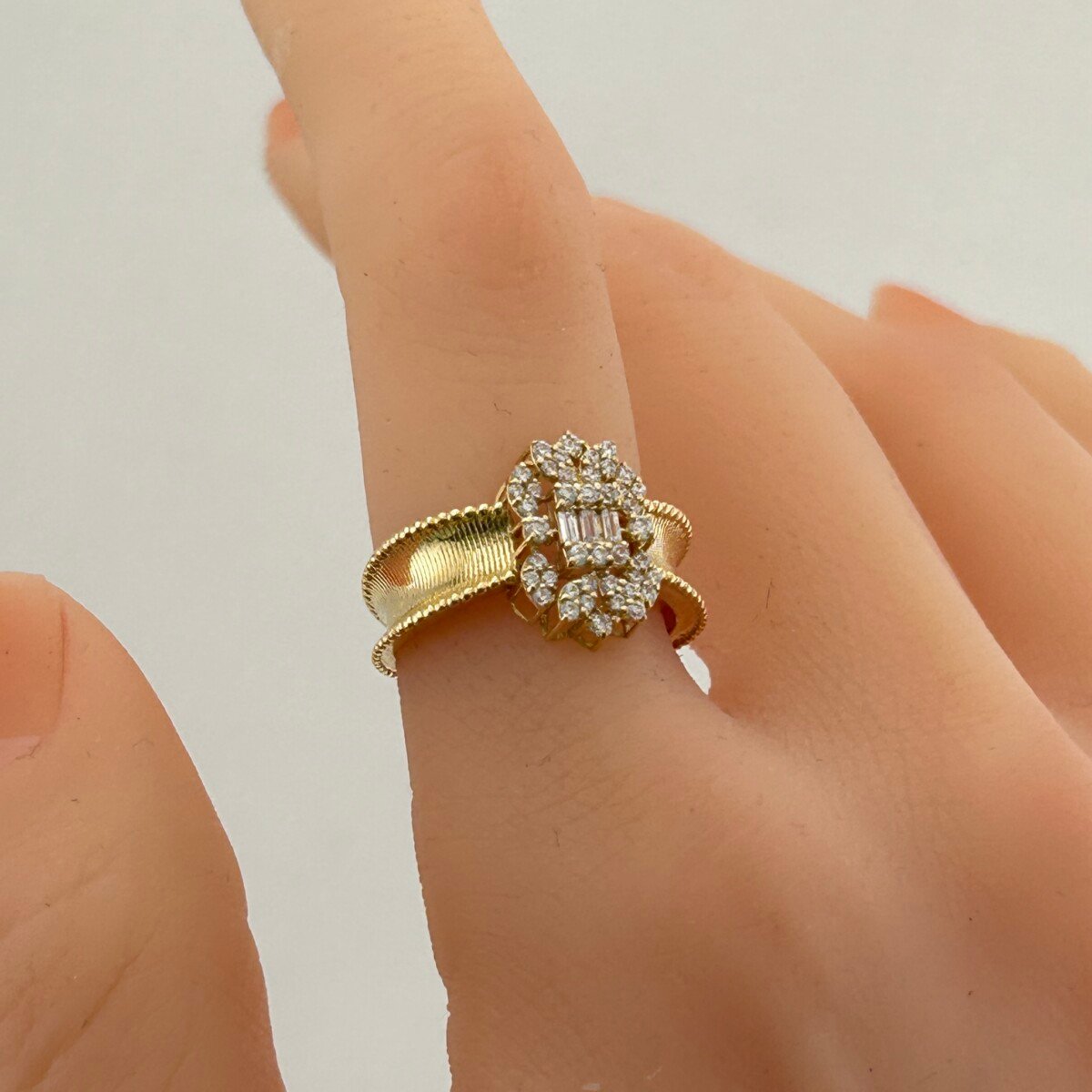 IMG_3313 خاتم ذهب عيار 18 بتصميم وردة مرصعة من جولدانا بفصوص زركون فاخرة