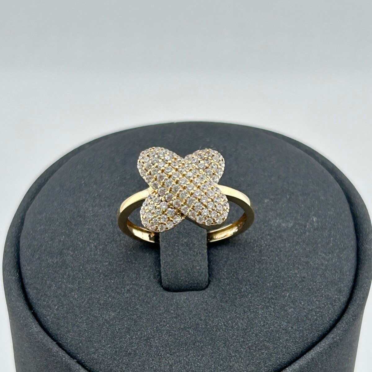 خاتم ذهب عيار 18 بتصميم X مرصع بزركون من جولدانا