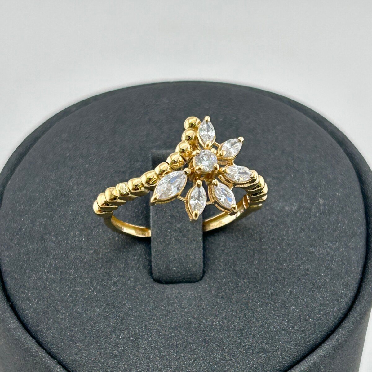 خاتم ذهب عيار 18 زهرة زركون فاخرة من جولدانا