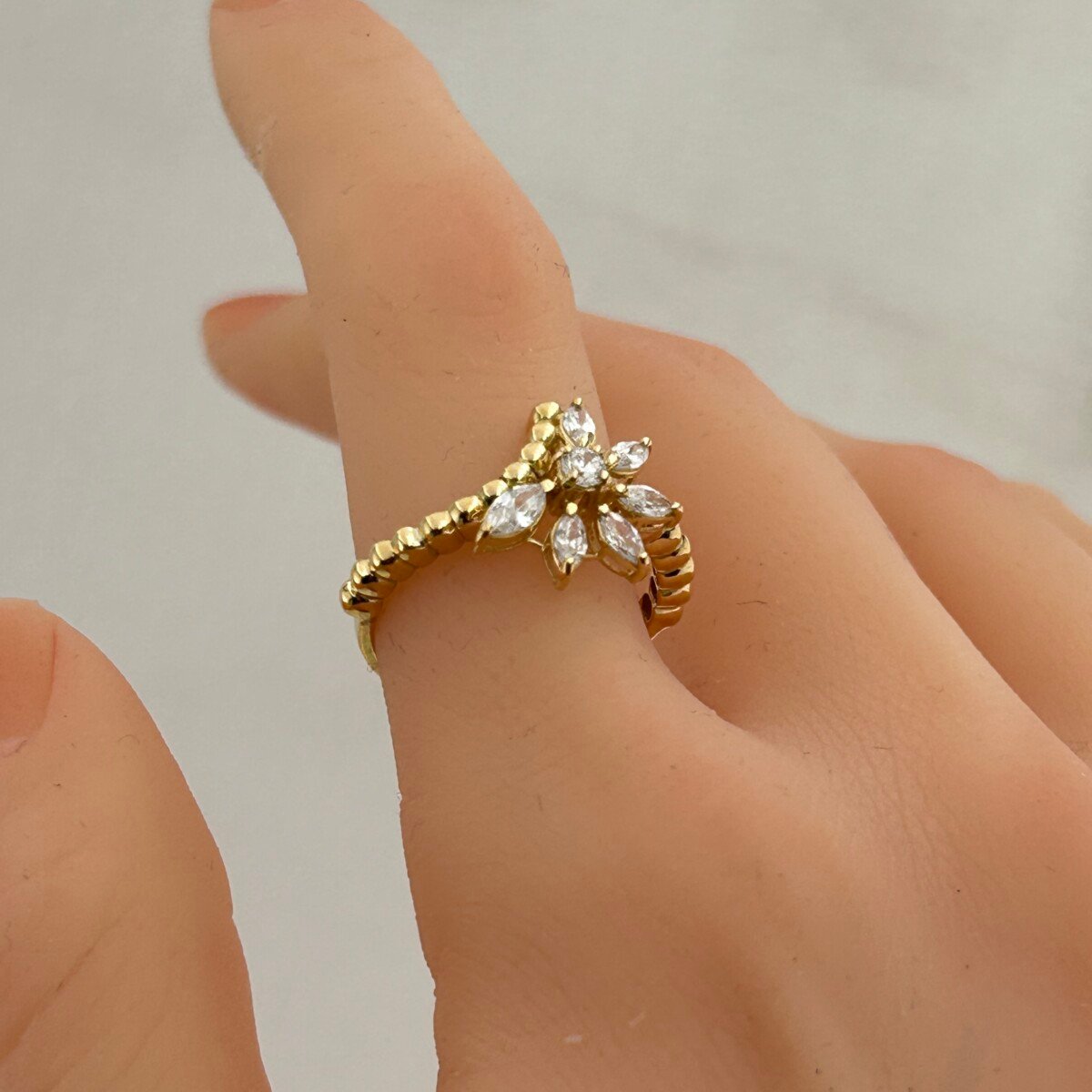 IMG_3333 خاتم ذهب عيار 18 زهرة زركون فاخرة من جولدانا